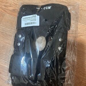 Black Knee Brace